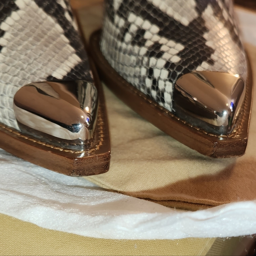 Michael Kors Python Snakeskin Boots US	   EU	     Inches6	     36.5	   8.87 - Picture 5 of 16